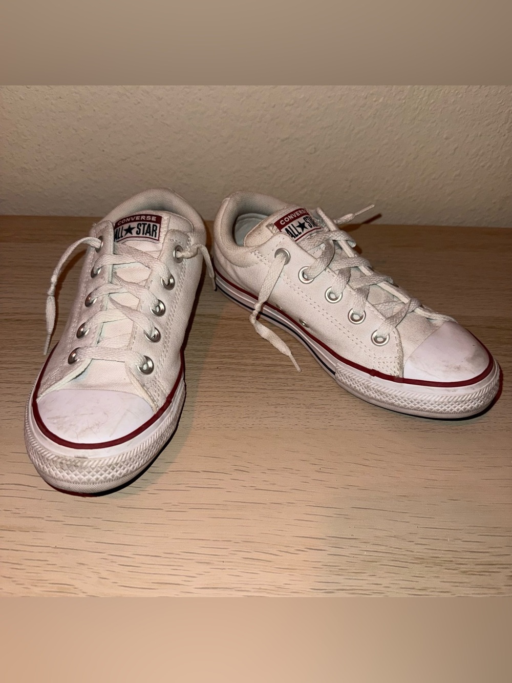 Converse Kids White Low Top Sneakers Youth Size 2